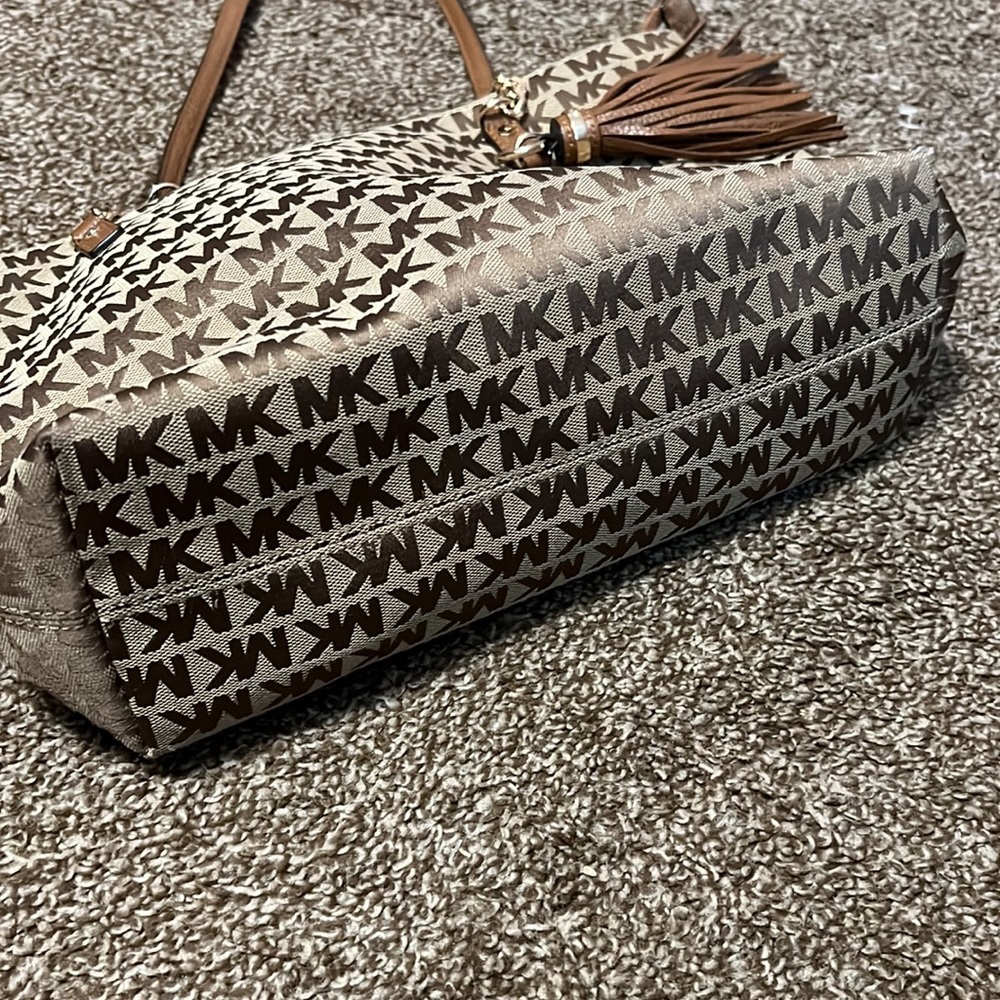 MK purse - Picture 3 of 3
